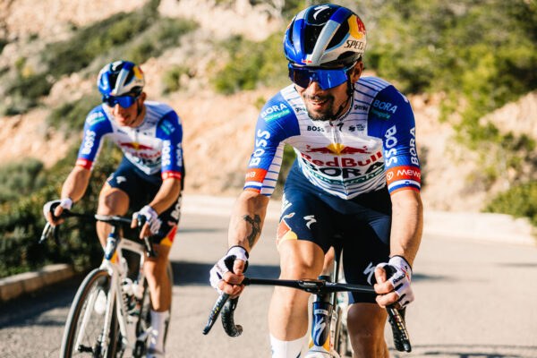 Primož Roglič sa po zranení vracia na Vueltu, Red Bull-Bora-Hansgrohe však myslí aj na etapové víťazstvá